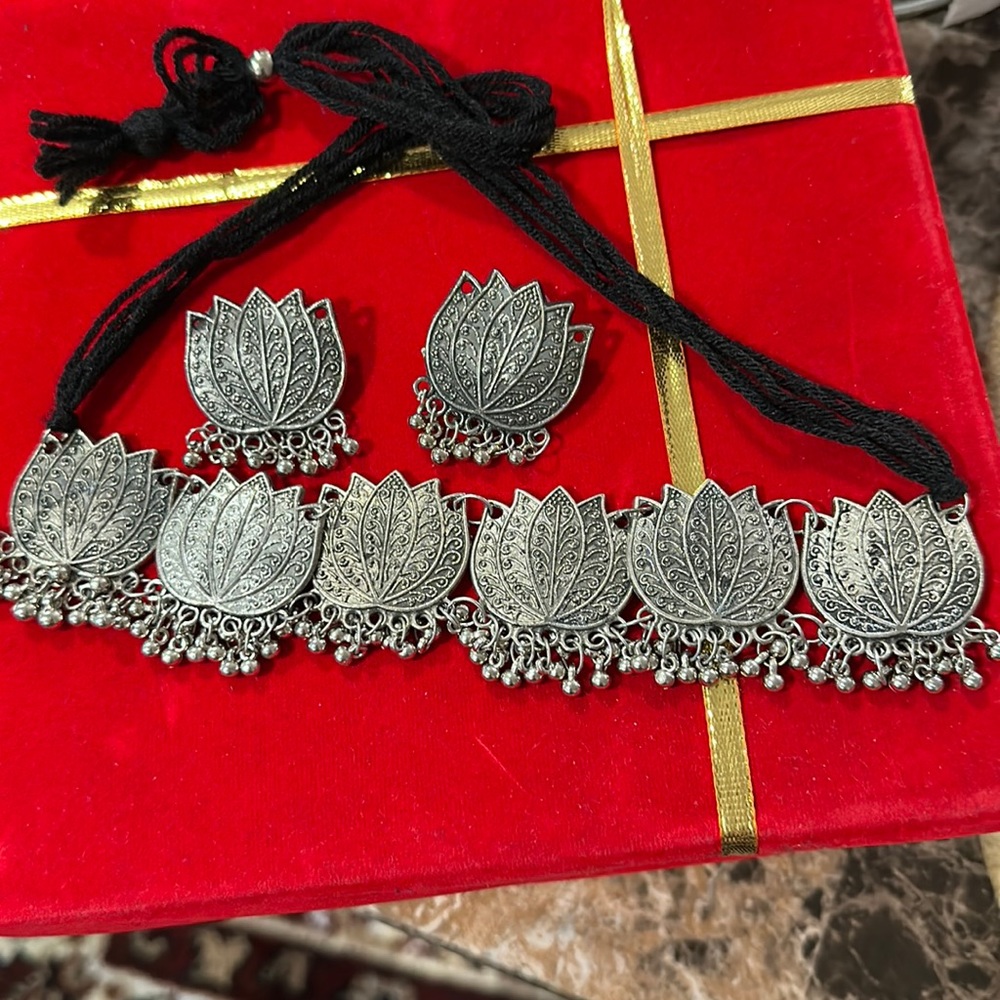 Oxidized necklace set with earrings